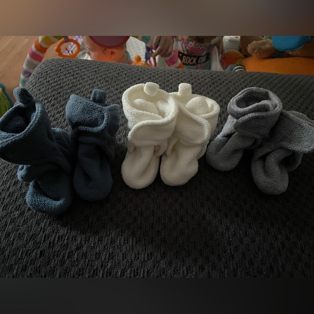 Fleece baby booties